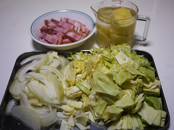 キャベツとジャガイモのスープ材料の切り方