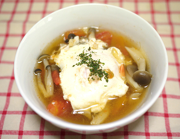 トマトとしめじの卵スープ